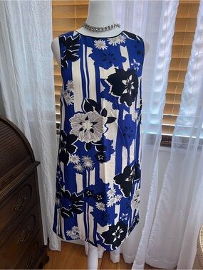 Mauve Blue, Black & White Floral Sleeveless Shift Dress